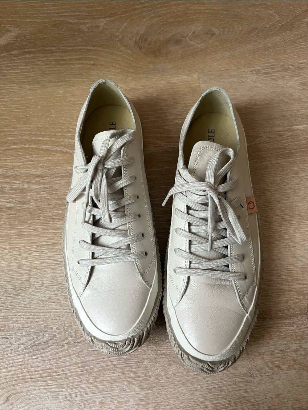 Single White Leather Sneakers with Red Laces Pack